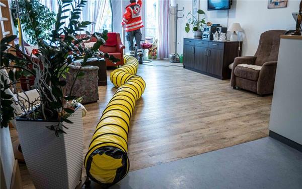 Mit technischem Gerät wurde im Heim eingeheizt.GB-Foto: SDMG/Dettenmeyer