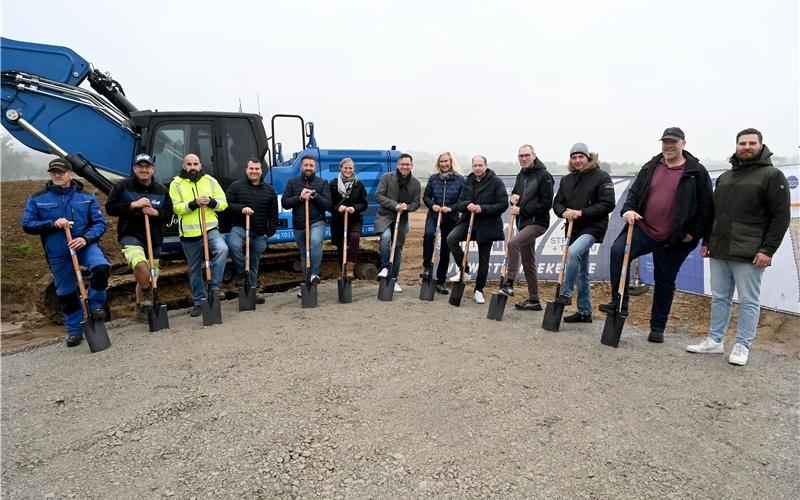 Mötzingen wächst weiter und lud am Dienstagabend zum symbolischen Spatenstich für „Röte III“. GB-Foto: Holom