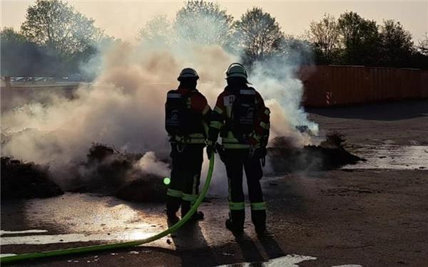 Morgendlicher Einsatz für die Feuerwehr wegen brennendem Schnittgut. GB-Foto: Feuerwehr Herrenberg