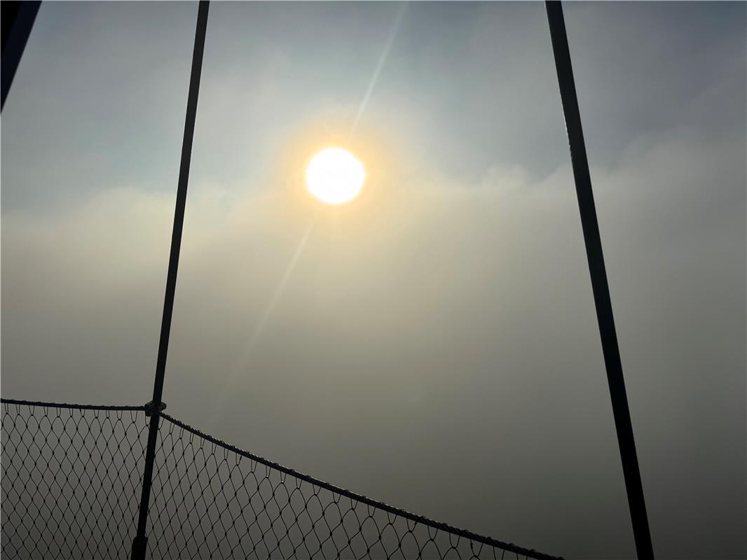 Morgens früh auf dem Schönbuchturm, wenn der Nebel sich lichtet. Von Rainer Brai...