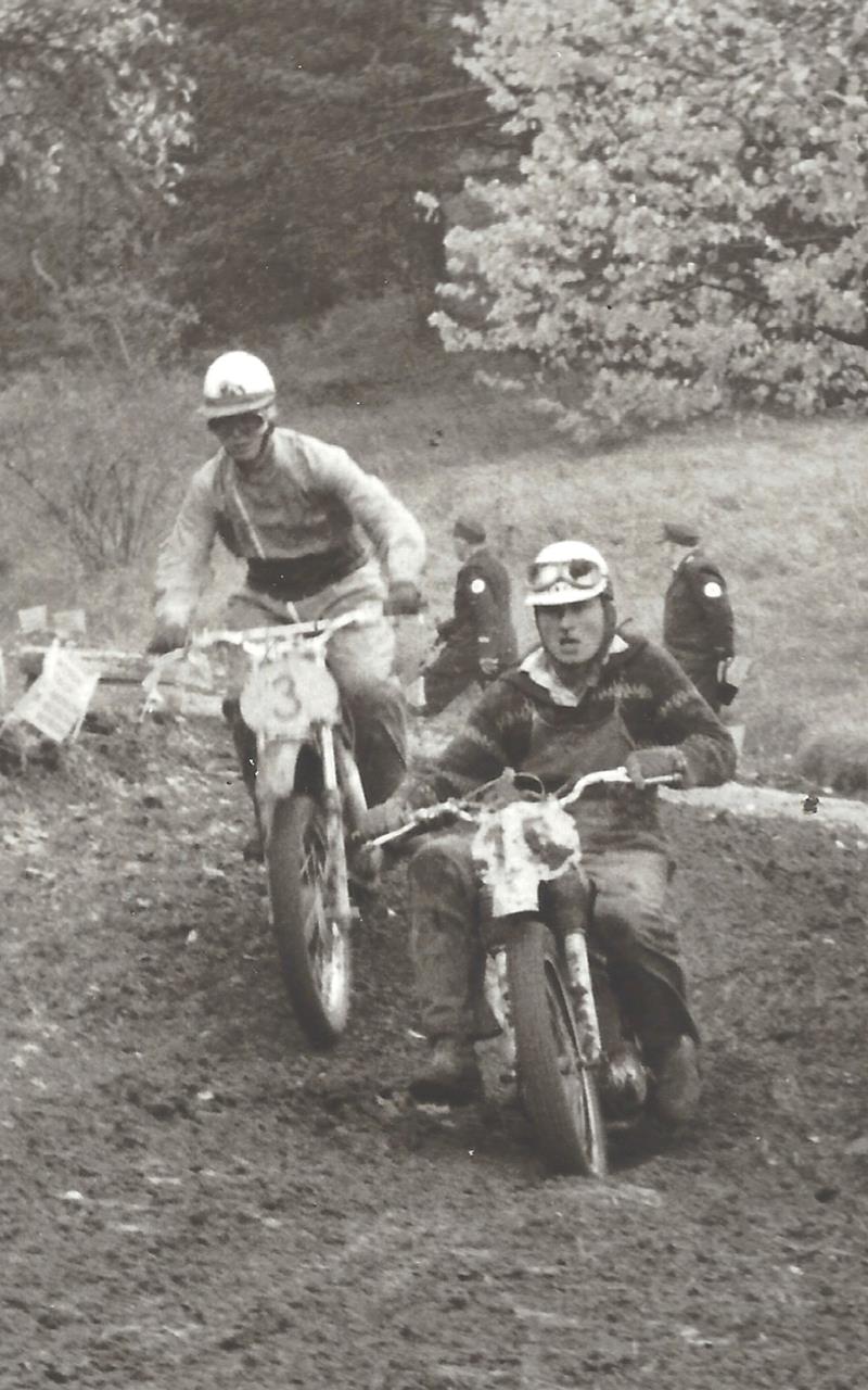 Motocross-Rennen in Herrenberg: Auf der Strecke von 1,2 Kilometern zogen die Fahrer zum Teil tiefe Furchen (Mitte)GB-Fotos: MSC-Archiv/Roland Baumann