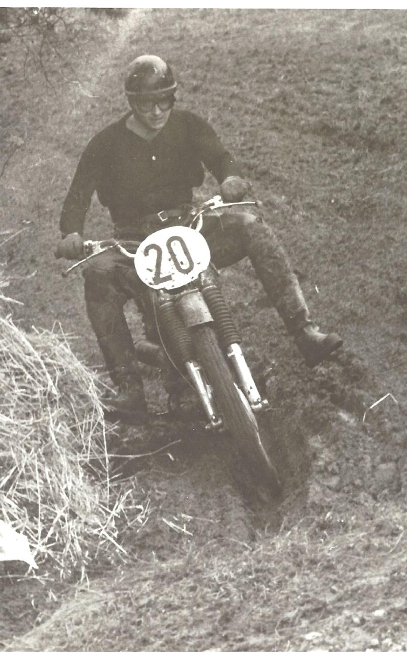 Von der Wiese war danach nicht mehr viel zu sehen Motocross-Rennen in Herrenberg: Auf der Strecke von 1,2 Kilometern zogen die Fahrer zum Teil tiefe Furchen (Mitte)GB-Fotos: MSC-Archiv/Roland Baumann
