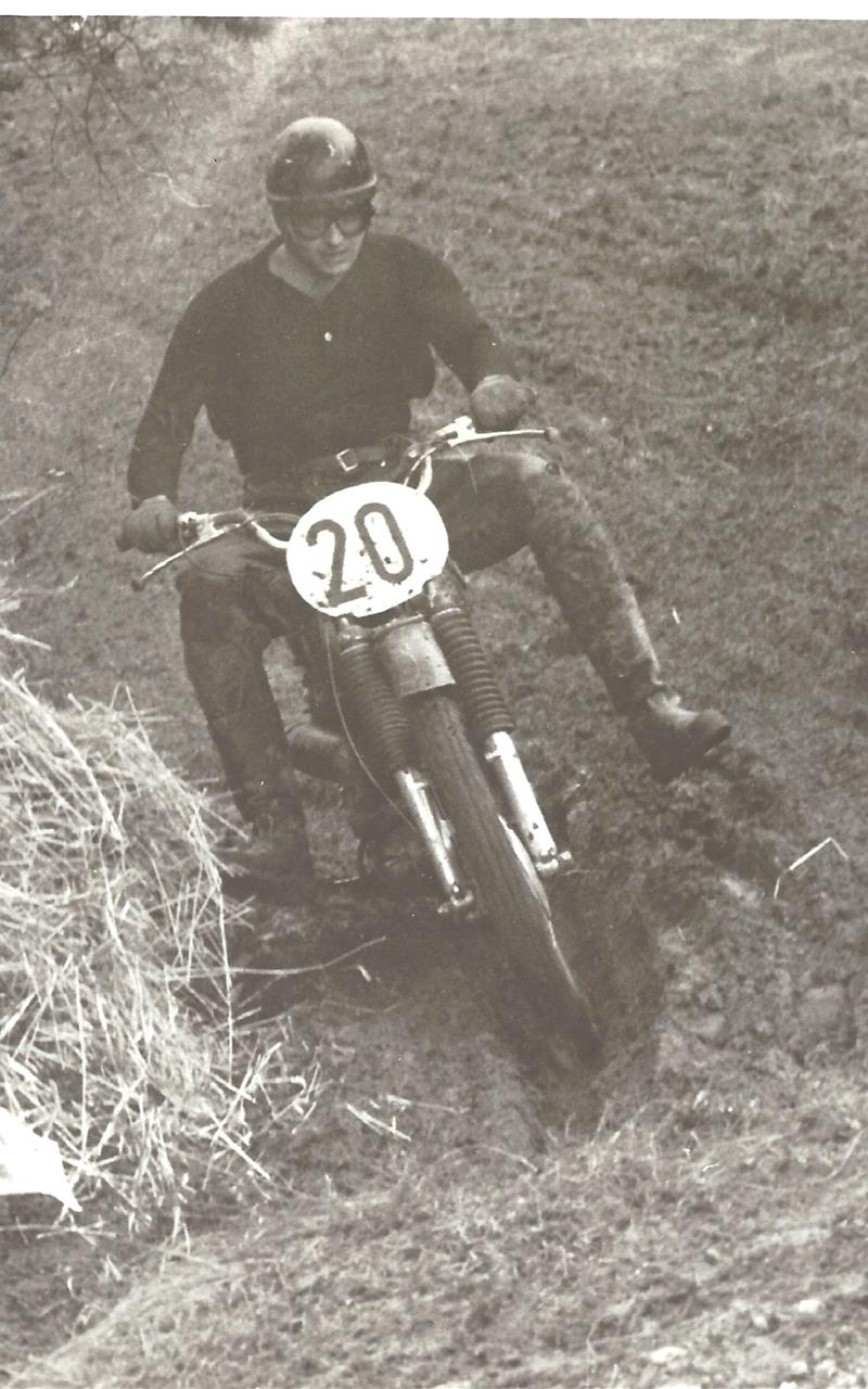 Motocross-Rennen in Herrenberg: Auf der Strecke von 1,2 Kilometern zogen die Fahrer zum Teil tiefe Furchen (Mitte)GB-Fotos: MSC-Archiv/Roland Baumann