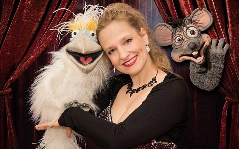 „Gäubote“-Adventskalender: Murzarella Puppet Comedy bespaßt Murzarellas Puppen sind so selbstbewusst wie sie selbst.GB-Foto (Archiv): gb