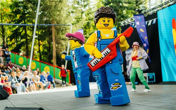 Musik-Acts runden das abwechslungsreiche Programm im Legoland ab.GB-Foto: LEGOLAND Deutschland Resort, Fabian Stoffers