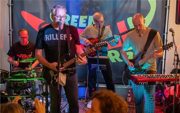 Musik voller Leidenschaft bringen die Green Chili Killers seit zwei Jahren auf die Bühne – und lieferten am Samstag im EiscaféLa Piazza eine Kostprobe.GB-Foto: Vecsey