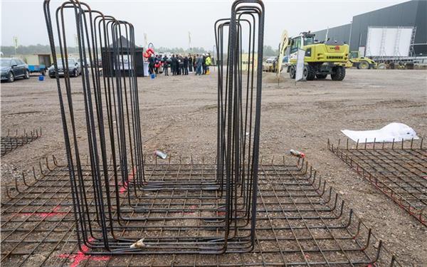 Nach Eisenmann (hier beim Spatenstich) sollen sich weitere Betriebe im Industriegebiet Riedbrunnen ansiedeln. GB-Foto (Archiv): Schmidt