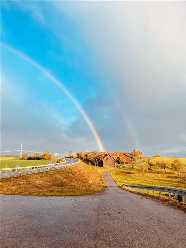 Nach dem Regen kommt die Sonne bzw. der Regenbogen. Von Bettina Schäberle aus He...