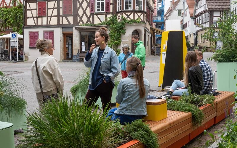 Nach dem Unmut über die temporäre Umnutzung von vier Parkplätzen in der Schulstraße – die am Mittwoch endet – strebt OB-Kandidat Nico Reith im Falle eines Wahlerfolgs keine weitere Reduktion des Parkangebots in der Innenstadt an. GB-Foto (Archiv): Schmidt