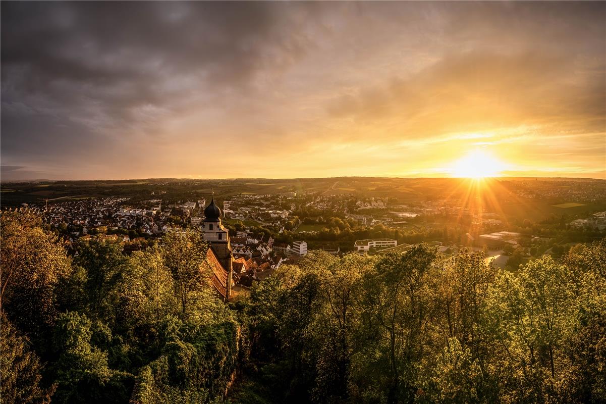 Nach dem verregneten Sonntag gab es noch diesen wunderschönen Sonnenuntergang.  ...