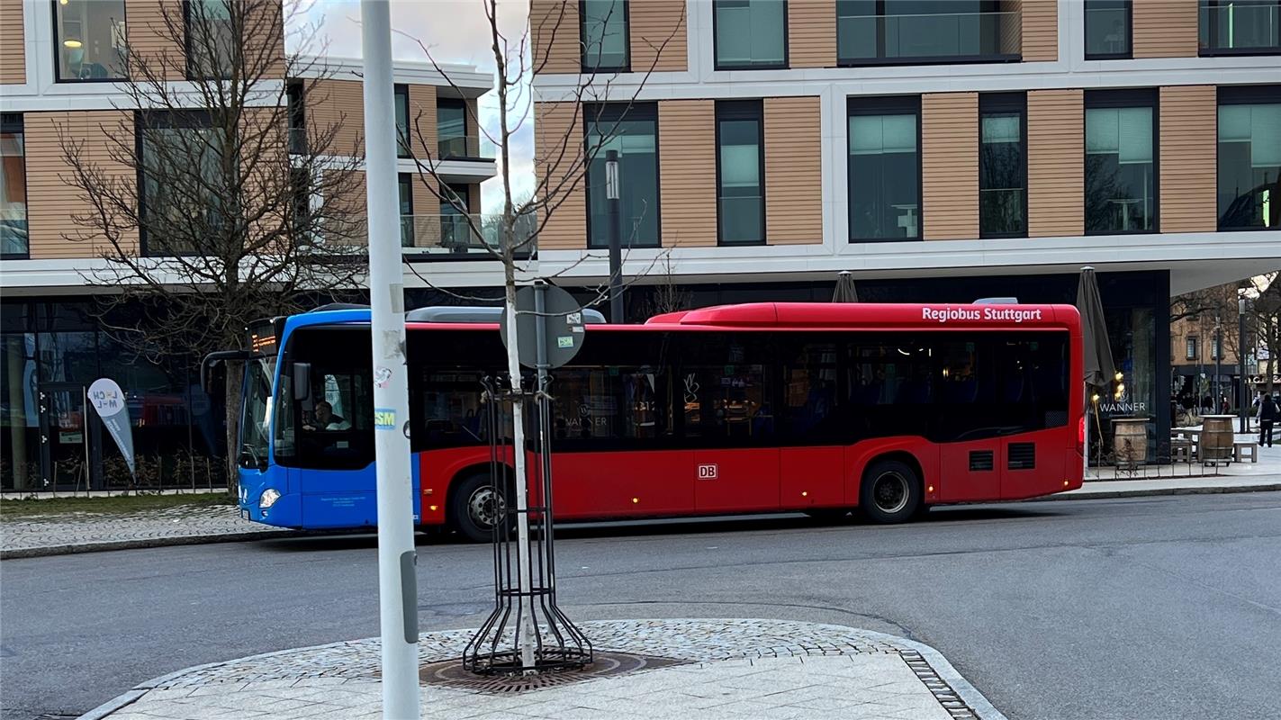 Nach der S-Bahn hat jetzt auch der Bus ein neues Design bekommen.  Von Samuel Tr...