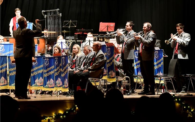 Nach drei Jahren Corona-Pause meldete sich der Mötzinger Musikverein beim diesjährigen Weihnachtskonzert eindrucksvoll zurück. GB-Foto: Holom