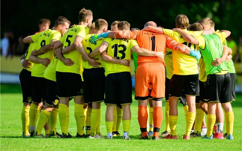 Nach gewalttätigem Foulspiel des Gegners verließ das Team des SV Glatten bei einem A-Liga-Spiel den Platz. GB-Foto: Eibner