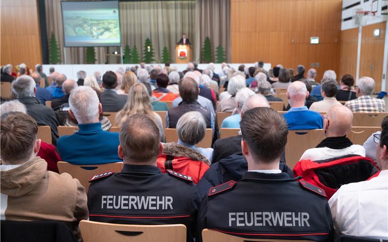 Nach mehr als zwei Jahrzehnten im Amt leitet Bürgermeister Matthias Schöck seinen letzten Neujahrsempfang, wozu unheimlich viele Hildrizhausener Bürger gekommen sind. GB-Foto: Schmidt