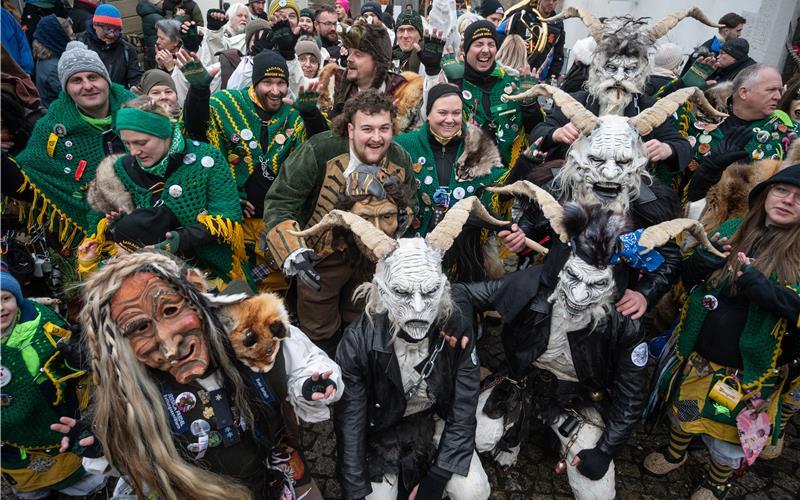 Närrisches Treiben herrschte auch im Klosterhof am gestrigen Dienstagnachmittag. GB-Foto: Schmidt