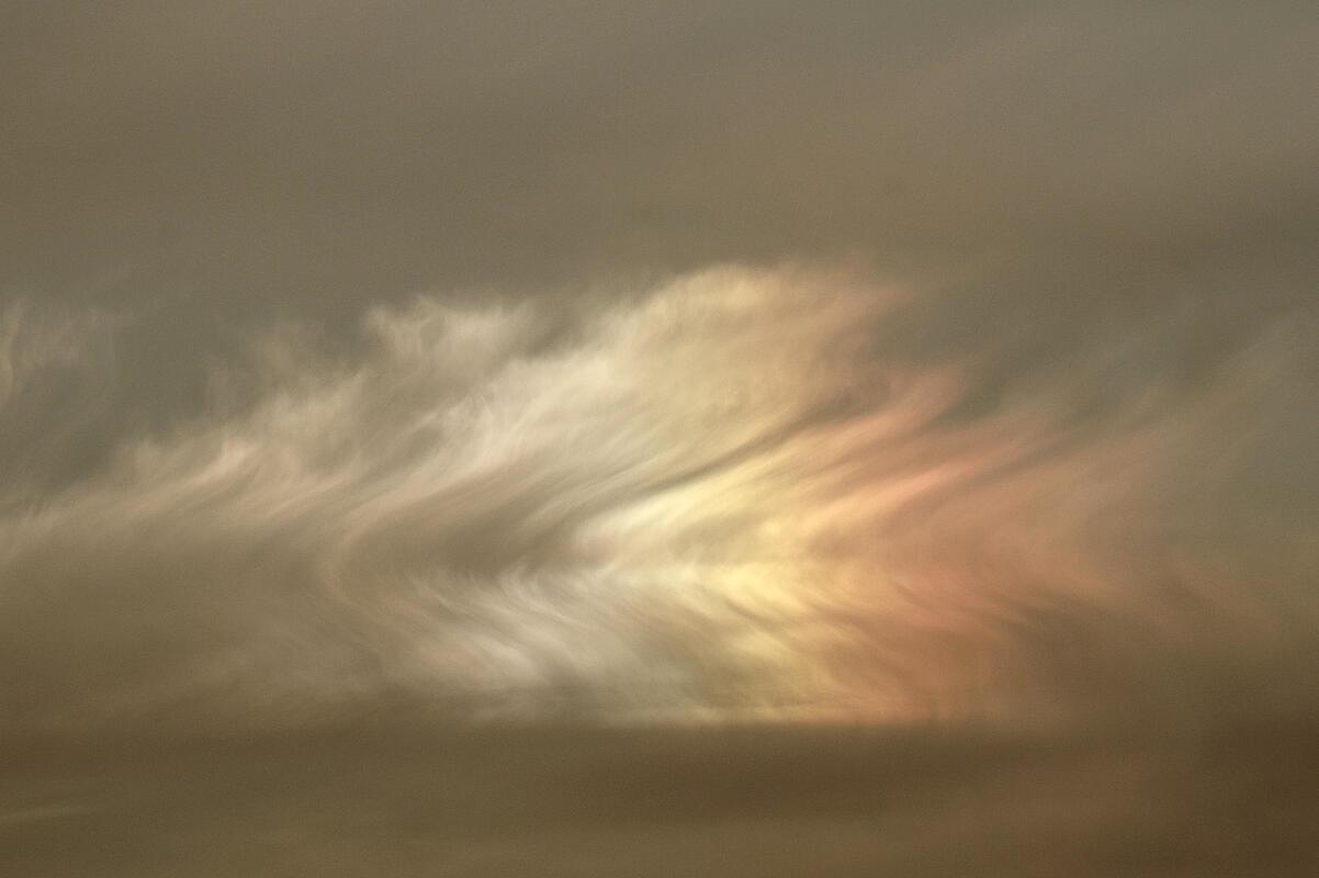 Natur ist Kunst: Eine Nebensonne in bewegten Abendwolken.  Von Christoph Öhm-Küh...