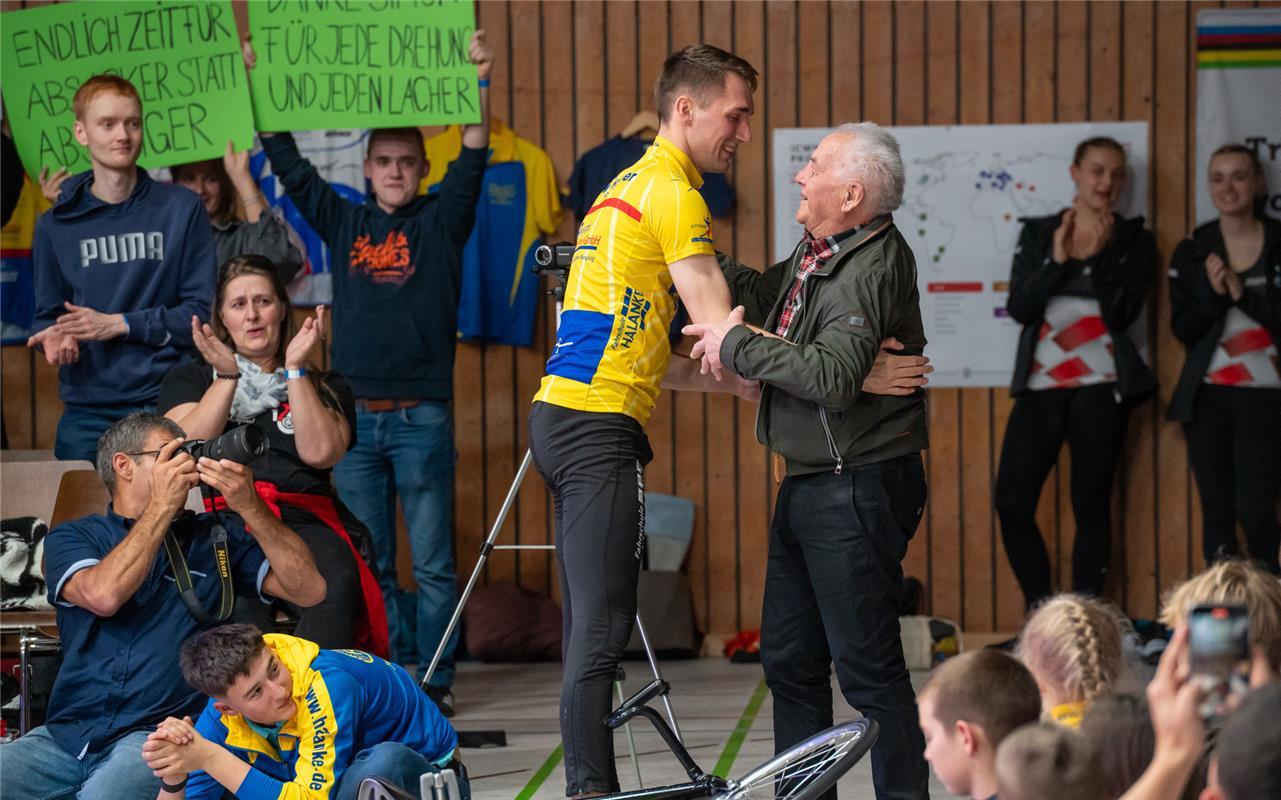 Nebringen, Hermann-Wolf-Halle, Kunstradfahren-Weltcup, Abschiedsvorstellung von ...