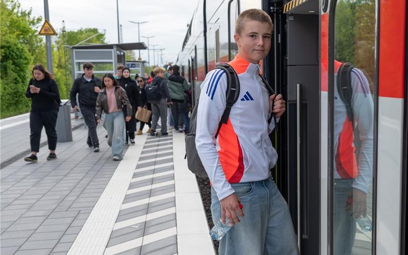 Neox Schneiderbub fährt nachmittags mit dem Intercity heimwärts nach Singen. GB-Foto: Vecsey