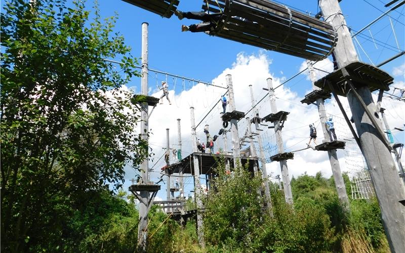 „Gäubote“-Familien-Tour: Klettern, und ganz neu: Arrow-Tag Nervenkitzel in acht Meter Höhe wartet im Hochseilgarten Nagold. GB-Foto: gb