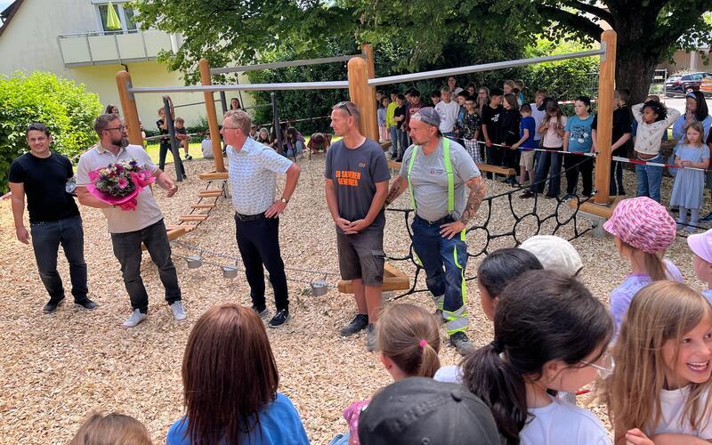Neue Kletter- und Balancieranlage für Jettinger Grundschüler