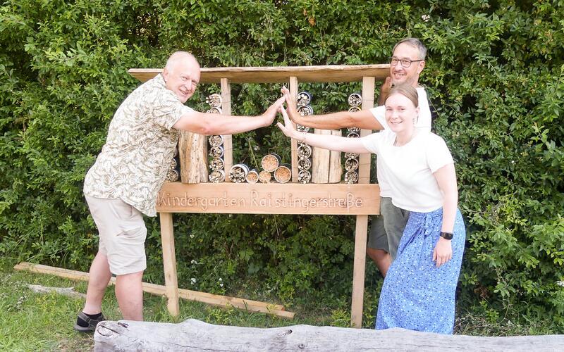 Neues Insektenhotel in der Kita Raistinger Straße