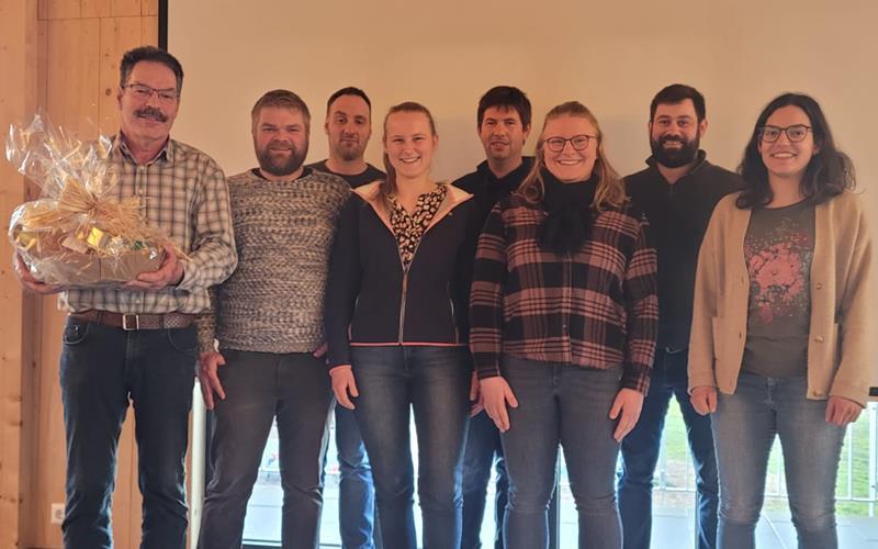 Neues Vorstandsteam mit dem scheidenden Wilhelm Haag: Markus Werner, Matthias Gall, Jenny Herrmann, Thomas Haug, Stefanie Eitelbuß, Frieder Josenhans und Deborah Haag (von links).GB-Foto