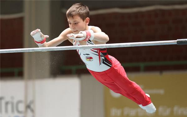Newcomer Oliver Rupf (hier am Reck) war im Bezirksliga-Team der WTG Heckengäu III der auffälligste Akteur. GB-Foto: Hrivatakis