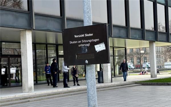 Nicht alle Bretter bedeuten an jedem Tag die Welt (gesehen in Stuttgart) GB-Foto