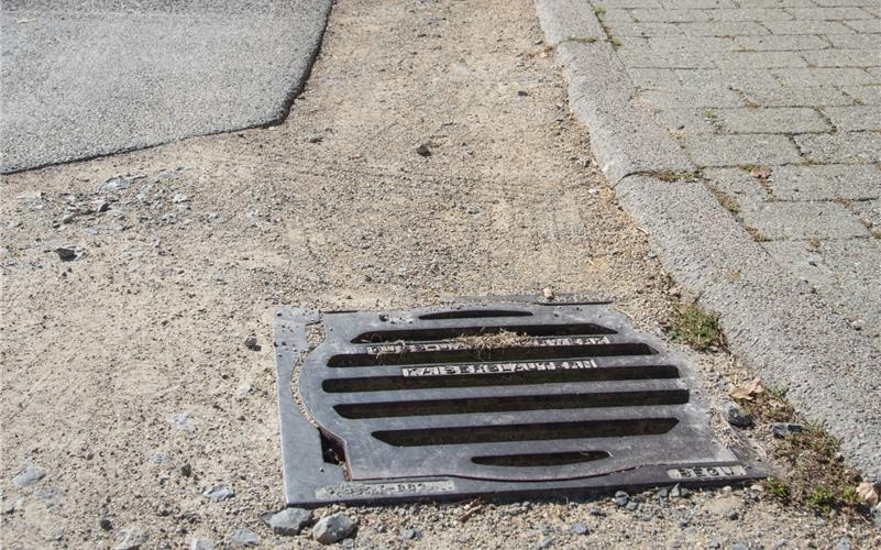 Nicht nur, aber auch in der Neuen Straße in Tailfingen wurden die Gräben nach der Verlegung von Leitungen nicht mehr richtig geschlossen. GB-Foto: Vecsey