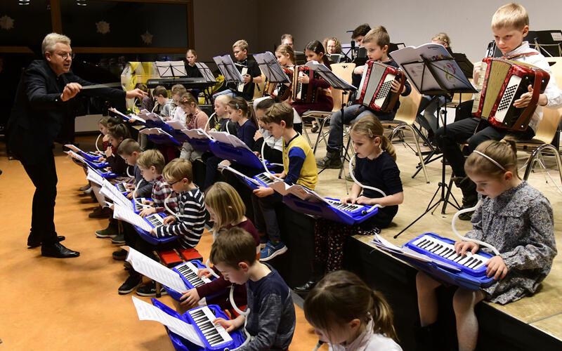 Nicht nur die Jugendarbeit der Sportvereine, sondern die aller Vereine soll künftig mehr Geld erhalten, also auch die Ausbildung im Harmonika-Club. GB-Foto (Archiv): Holom