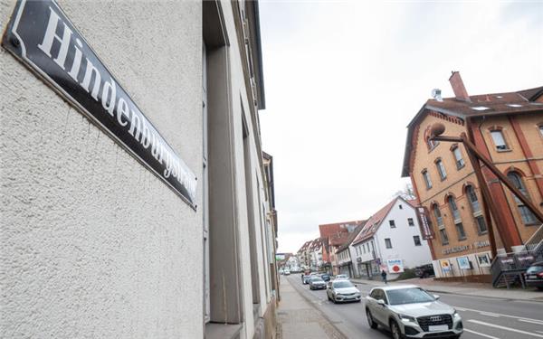 Nicht nur in Herrenberg erinnert eine Hindenburgstraße unreflektiert an die historische Person des früheren Reichspräsidenten. Nun will die SPD ihn von der Liste der Ehrenbürger streichen lassen. GB-Foto: Vecsey