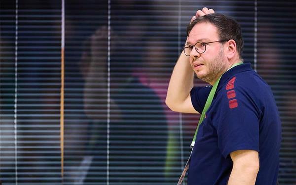 Nicht von ungefähr ins Grübeln gekommen: Nach einem Angebot aus der Regionalliga hat sich Trainer Jörg Ebermann zum Abschied aus Herrenberg nach dieser Saison entscheiden. GB-Foto: Eibner/Oelze-de Stoppany