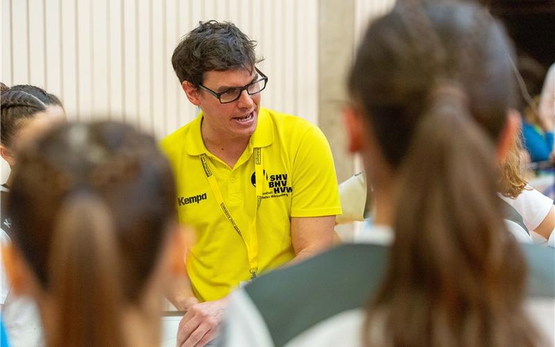 „Der Weg nach ganz oben ist noch sehr weit“ Nico Kiener: Engagiertes Coaching während des Deutschland-CupsGB-Foto: Drofitsch/Eibner
