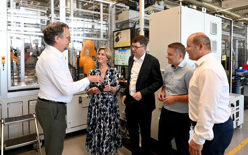 Nicole Hoffmeister-Kraut unterhielt sich mit (von links) Hans Böhm, Albrecht Stickel, Stephan Schöne und Frank Ettwein. GB-Foto: Holom