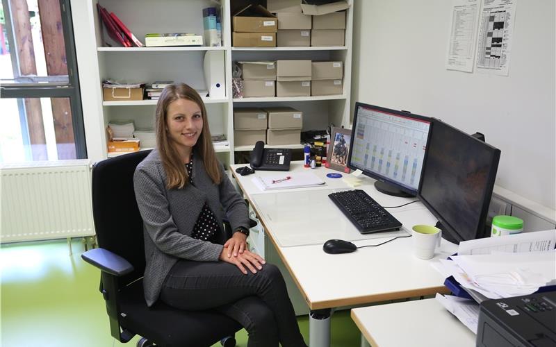 Nicole Zucker koordiniert die Zusammenarbeit zwischen Pflegeschulen, Einrichtungen und den Auszubildenden – ihr Büro befindet sich in der Hilde-Domin- Schule GB-Foto: Cakir