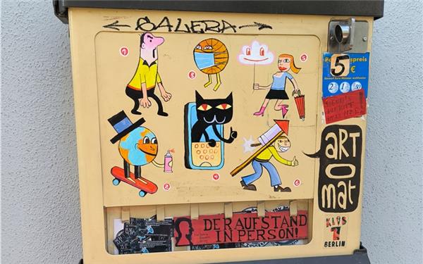Nostalgische Anmutung: Der von Jim Avignon bemalte Art-O-Mat.GB-Foto: gb