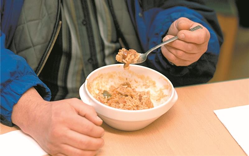 Not lindern ist weiterhin angesagt „Not lindern“: So lautet das Motto der „Gäubote“-Weihnachtsaktion von „Miteinander – Füreinander“ auch für Menschen, die oft nicht mehr wissen, ob sie sich noch eine warme Mahlzeit leisten können.GB-Foto: Schmidt