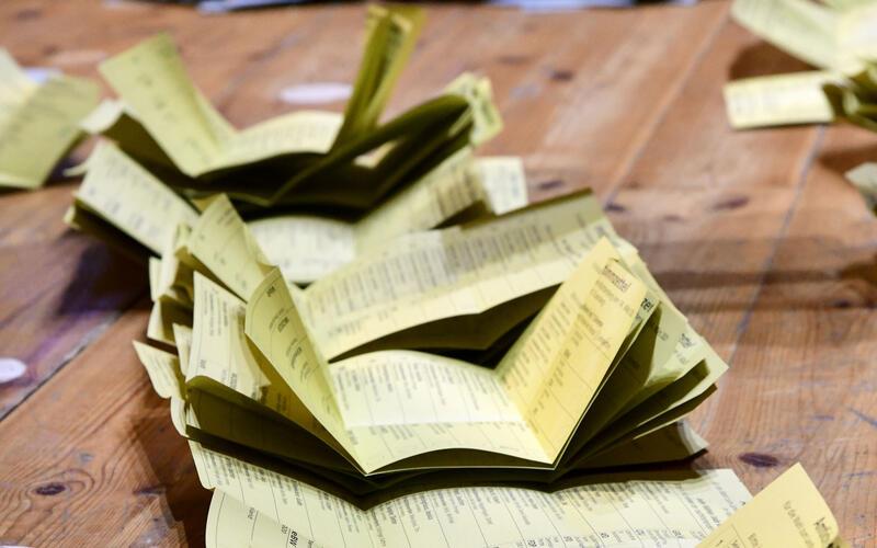 Nun sind beim Landtagswahlzettel zwei Stimmen auszuzählen. GB-Foto (Archiv): Holom