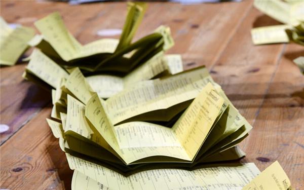 Nun sind beim Landtagswahlzettel zwei Stimmen auszuzählen. GB-Foto (Archiv): Holom