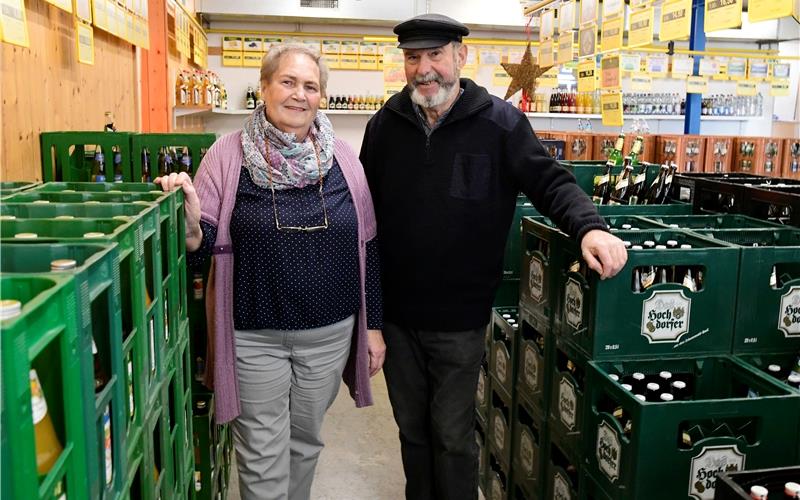 Ob Bier oder Saft: Doris und Klaus Eitel hatten für fast jedes Bedürfnis das passende Getränk. GB-Foto: Holom