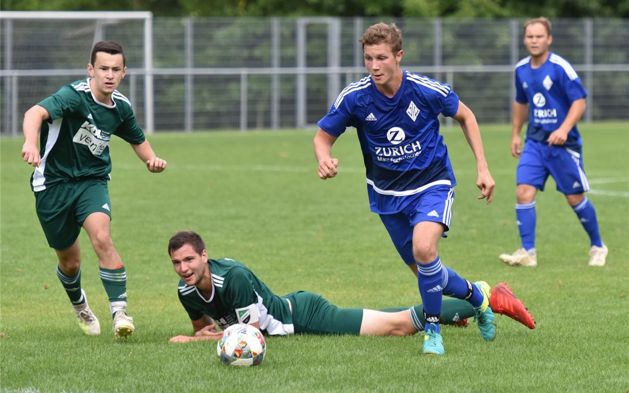 Oberjettingen, Sportplatz, Fußball Kreisliga A1, VfL Oberjettingen (blau) - TV A...