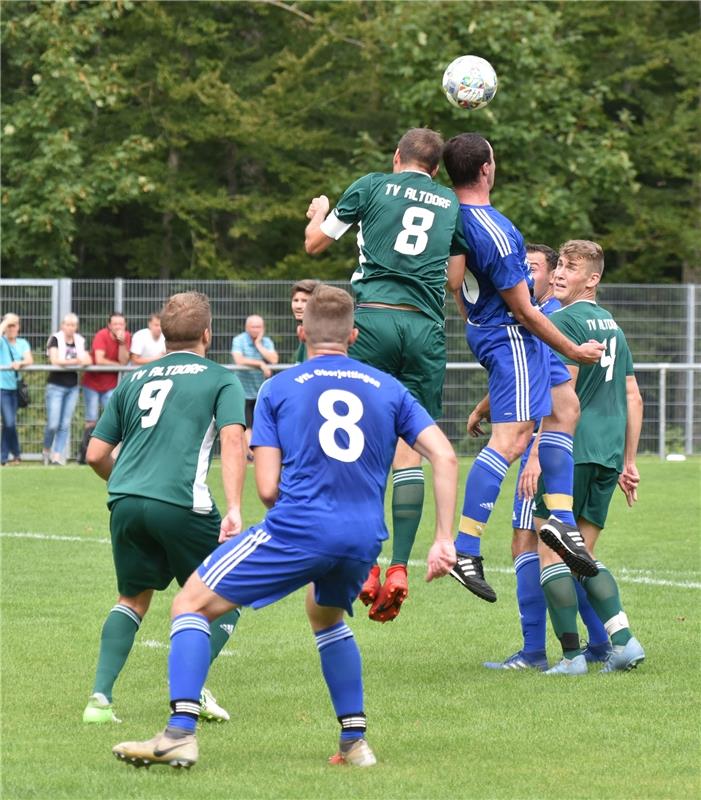 Oberjettingen, Sportplatz, Fußball Kreisliga A1, VfL Oberjettingen (blau) - TV A...