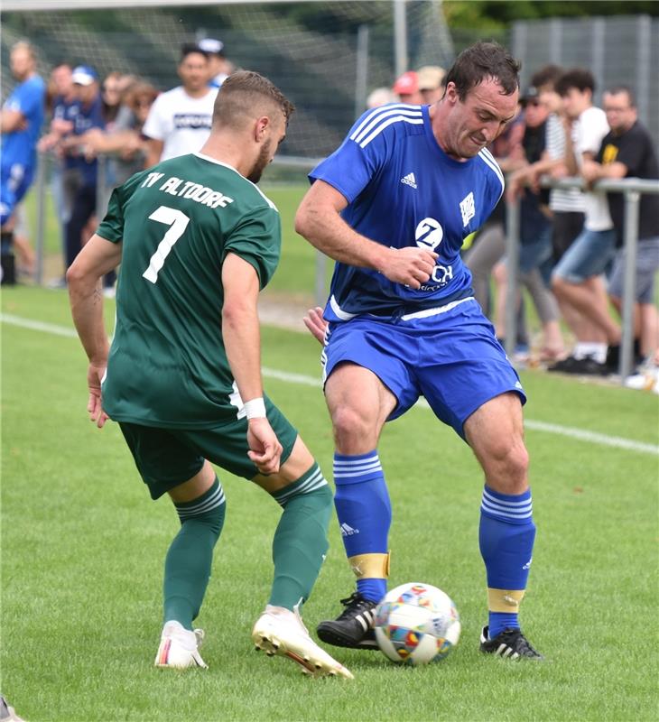 Oberjettingen, Sportplatz, Fußball Kreisliga A1, VfL Oberjettingen (blau) - TV A...