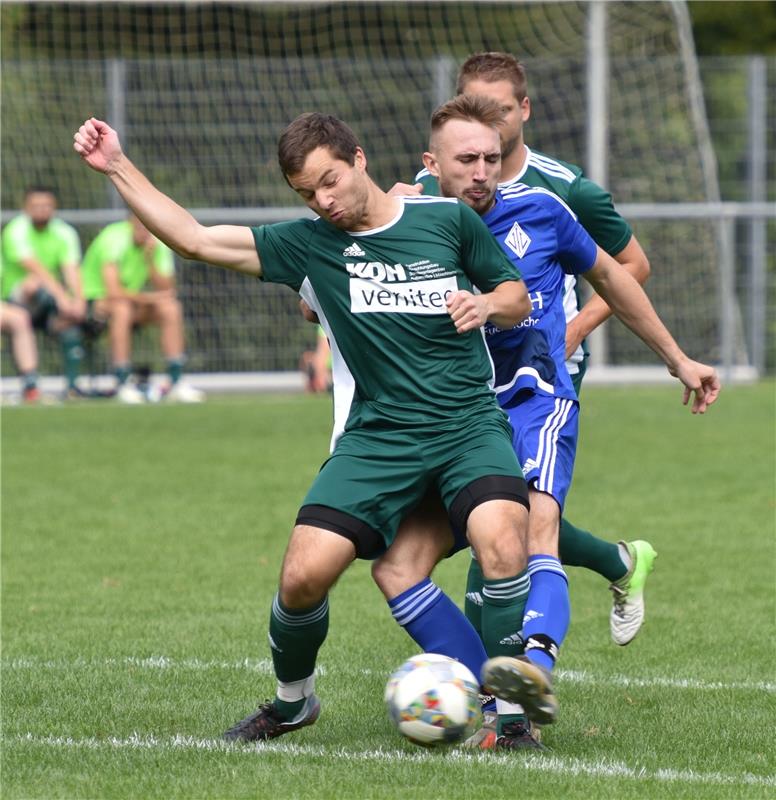 Oberjettingen, Sportplatz, Fußball Kreisliga A1, VfL Oberjettingen (blau) - TV A...