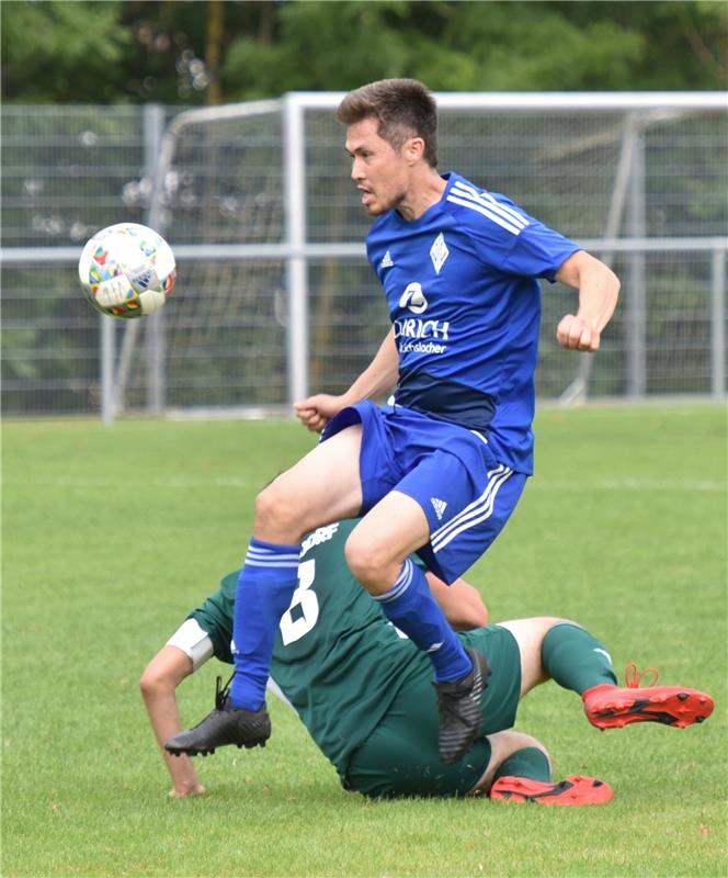 Oberjettingen, Sportplatz, Fußball Kreisliga A1, VfL Oberjettingen (blau) - TV A...