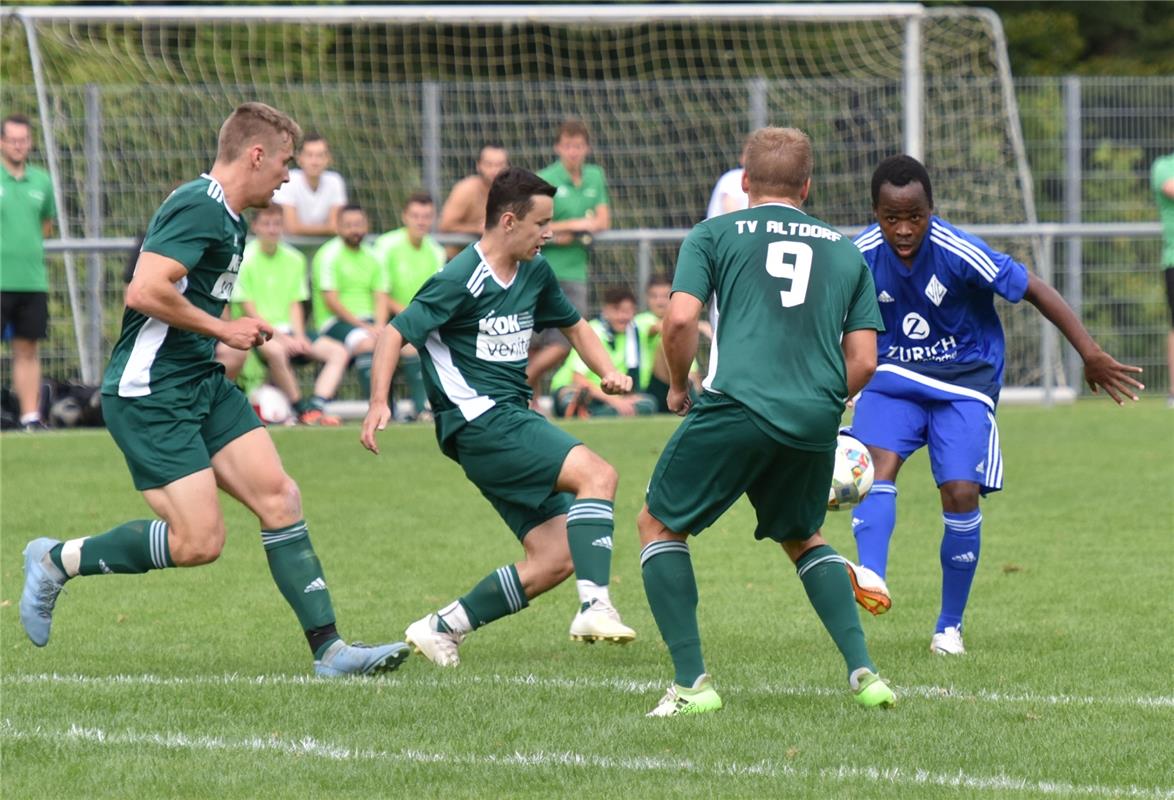 Oberjettingen, Sportplatz, Fußball Kreisliga A1, VfL Oberjettingen (blau) - TV A...