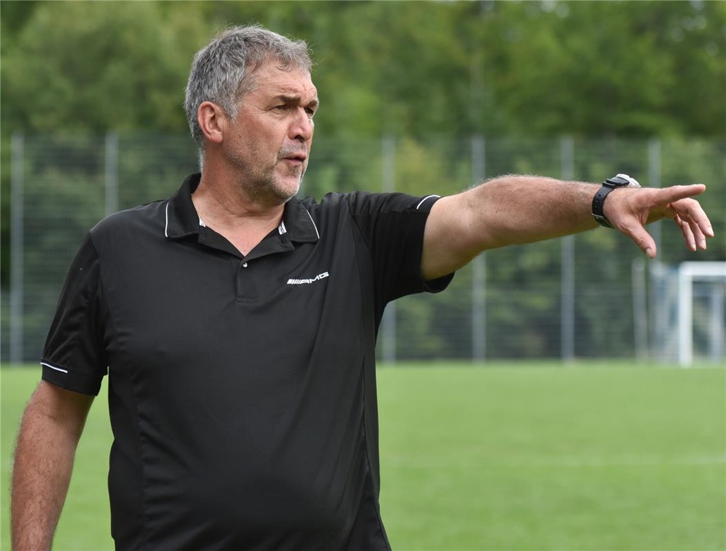 Oberjettingen, Sportplatz, Fußball Kreisliga A1, VfL Oberjettingen (blau) - TV A...