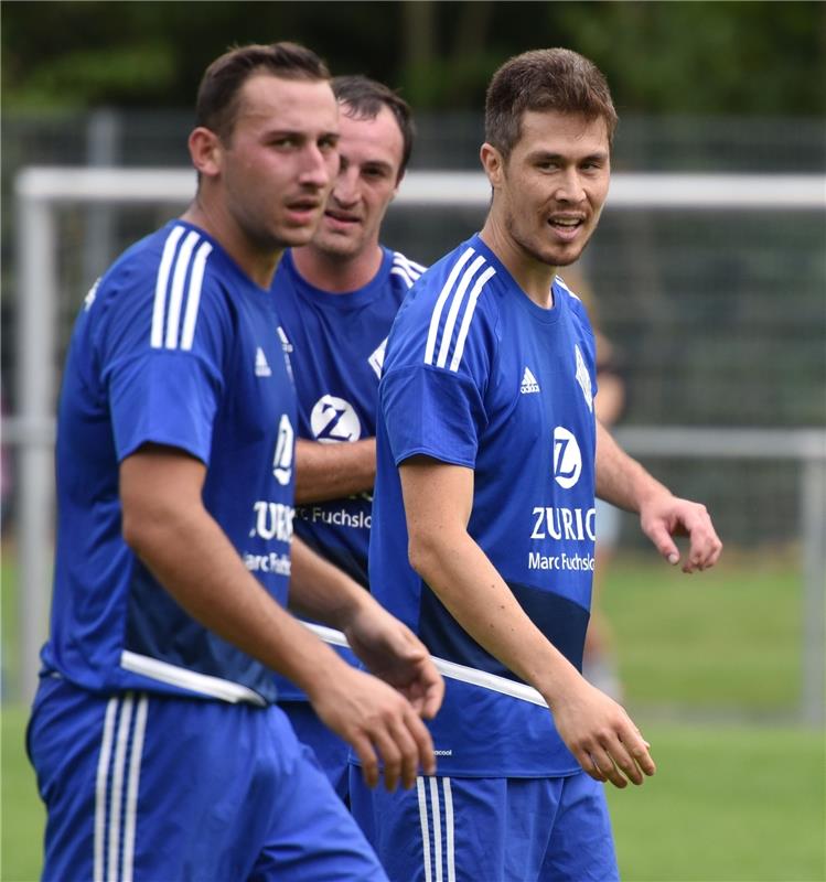 Oberjettingen, Sportplatz, Fußball Kreisliga A1, VfL Oberjettingen (blau) - TV A...