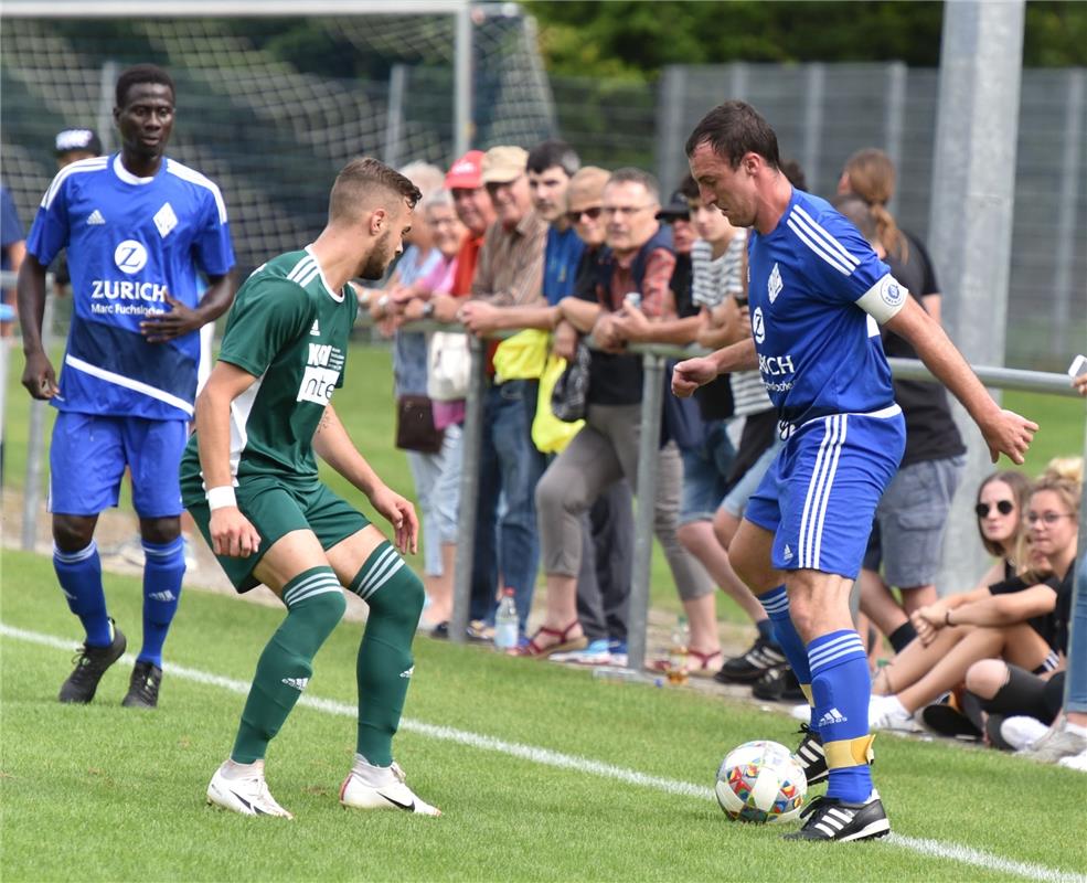 Oberjettingen, Sportplatz, Fußball Kreisliga A1, VfL Oberjettingen (blau) - TV A...