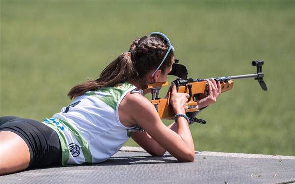Obwohl sie mit dem Kleinkaliber-Gewehr nur über wenig Erfahrung verfügt, zeigte Milia Kußmaul am Schießstand eine bärenstarke Leistung. GB-Foto: gb